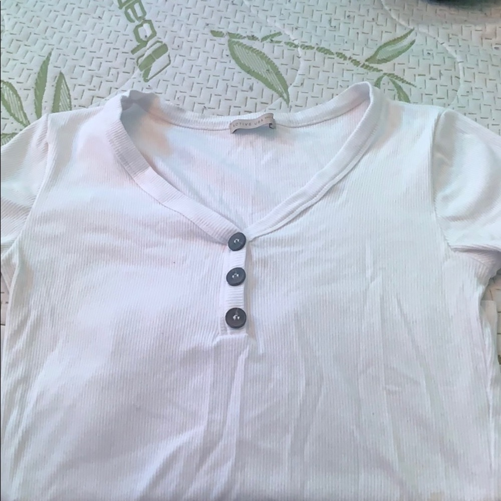 white top(shortsleeve)